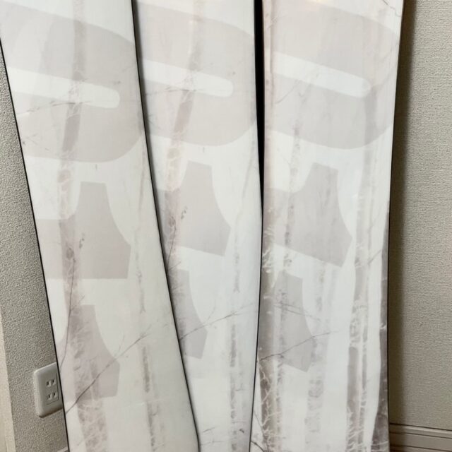 来期26-27モデルのサンプル到着です。
来年試乗会、展示会にて触れる事が出来ます。
お楽しみにー
#011artistic
#ニューモデル
#サンプル