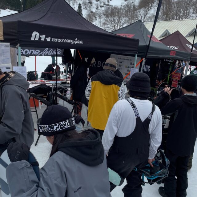 人気試乗モデル
来期のLIMITEDが1番試乗回数が多かったです。ソフトで軽くて扱いやすいとの声でした。実際のモデルよりも10%程柔らかく、ソールもカーボングラファイトで良く滑る。
数量限定受注生産になるので完売した場合は手に入りません…早めの予約をおすすめしています。
モデルサイズはDOUBLE FLY148.5cm/X FLY150cm/BALANCE FLY151cm/DOUBLE FLY SPIN148.5cm/X FLY SPIN150cm/BALANCE FLY SPIN151cmの6本
他にはライダーカラーモデルが人気でした。
@s_______hun
BALANCE FLY153cm
@miyabi__219
X FLY SPIN138cm
#011artistic
#来期モデル
#試乗会
#予約
#人気モデル
#スノーボード
#フリーラン
#グラトリ
#グラトリ女子