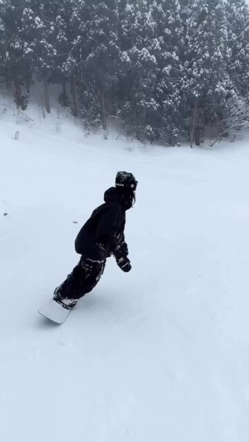 ライダー
@__mhcoco31.__
DOUBLE FLY143を使用
全く癖が無く、誰にでも扱いやすい011の人気キャンバー
ソフトフレックスでノリ系からスピンまであらゆるトリックもスムーズに
#011artistic
#doublefly
#キャンバー
#スノーボード
#グラトリ
#グラトリ女子
#ソフトフレックス