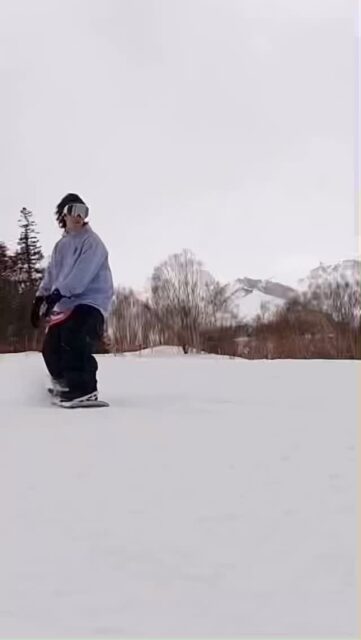 ライダー
@shun_hosokawa_
DOUBLE FLY150を使用
011がテスト開発した国産最軽量芯材フォームコアと、全くクセが無く弾けるノーズで高さのある720が容易に出来ます。着地の際にトゥ側エッジでスピンを止めスタイルを入れるテクニック
#011artistic
#doublefly
#スノーボード
#軽量
#グラトリ
#ノーリー
#720
#高さ
#キレ